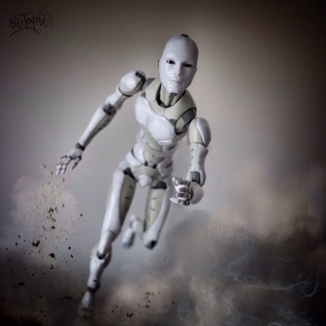 SYNTHETIC HUMAN 1000toys running BTP Thetoychronicle