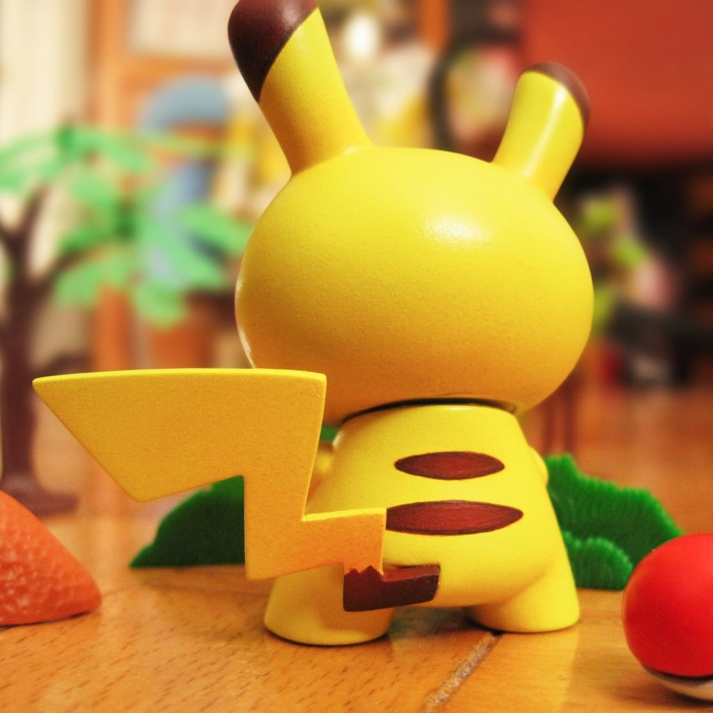 pikachu-by-dolly-oblong-kidrobot-Dunny-2016-pokemon back