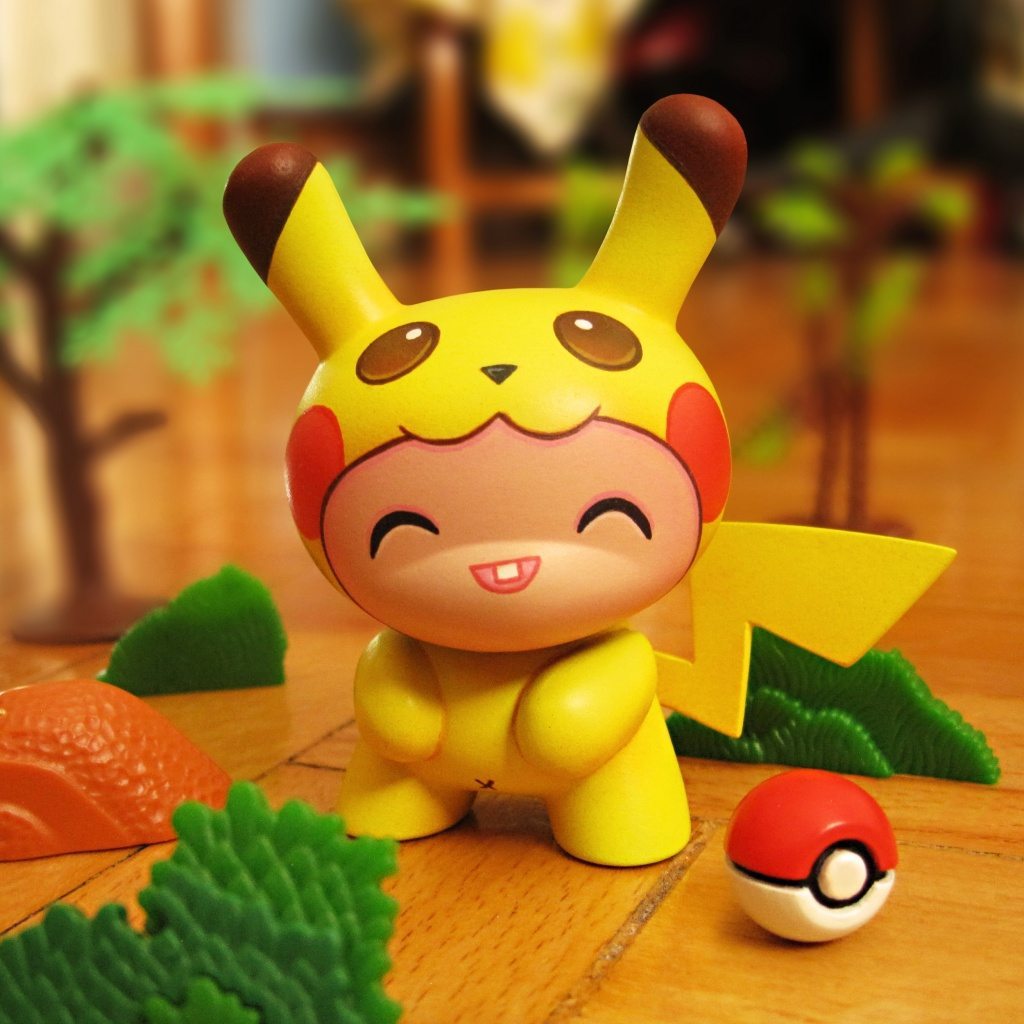 pikachu-by-dolly-oblong-kidrobot-Dunny-2016-pokemon front