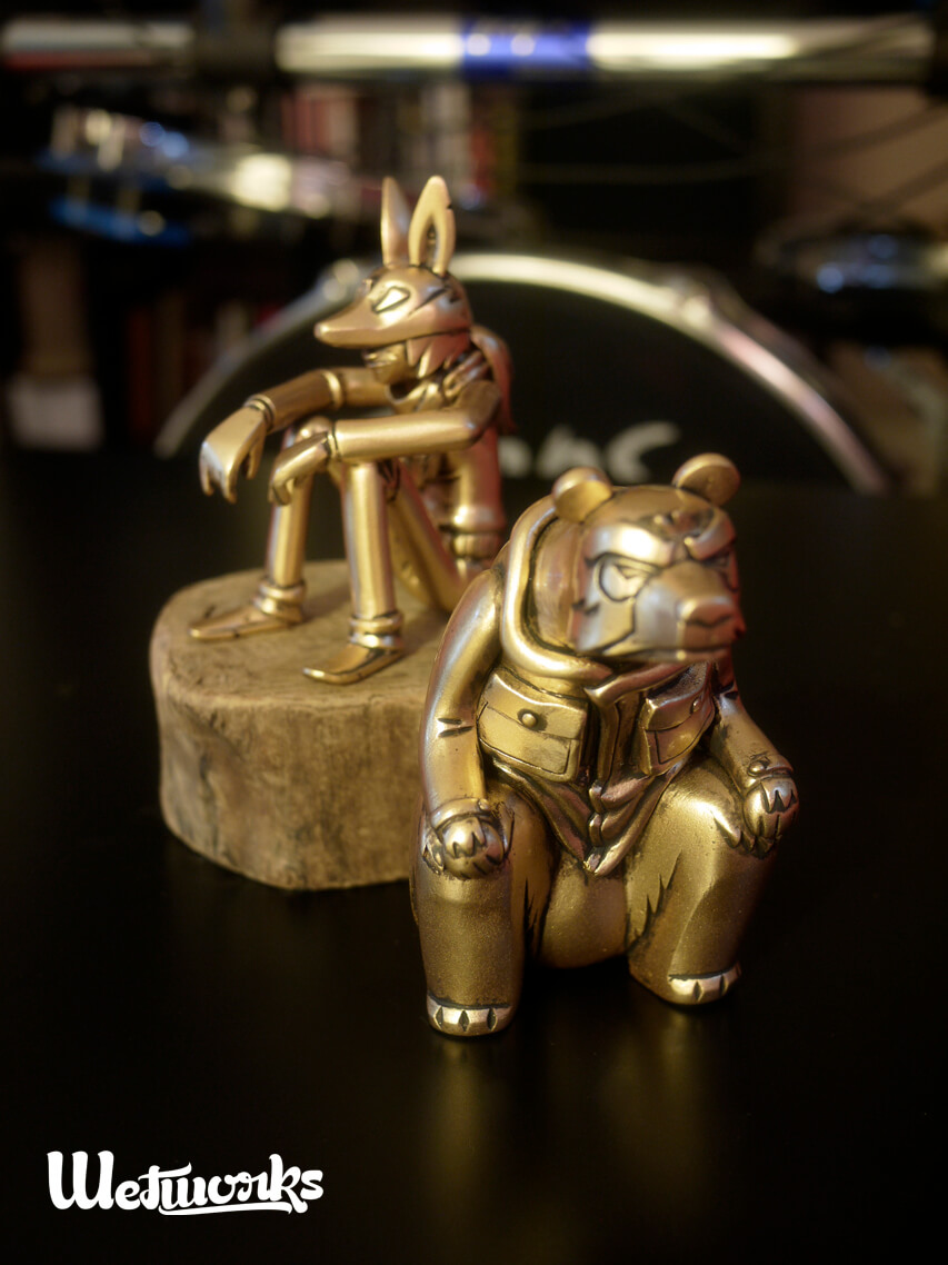 Foxy and Xin in Gold STGCC Colourway By Wetworks