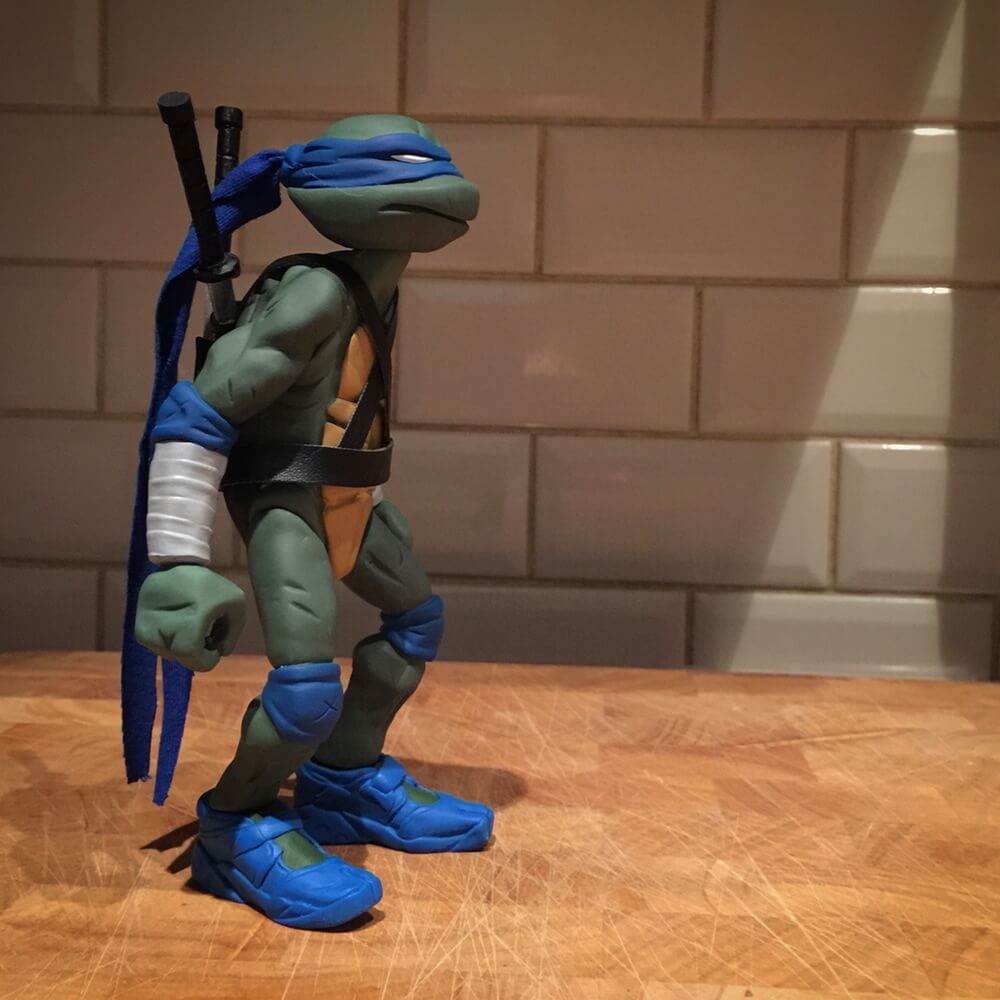 leo-by-whereschappell-tmnt-resin-toy-close-up