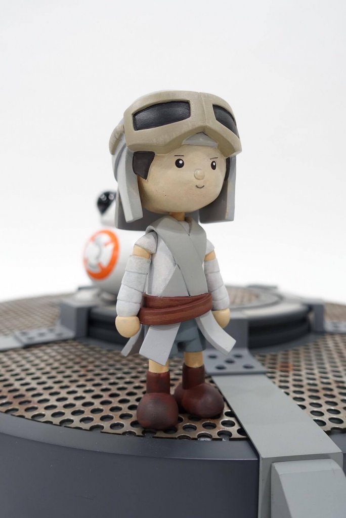 star-wars-force-awakens-ray-scavenger-resin-toy-by-carlos-cacho-wetworks