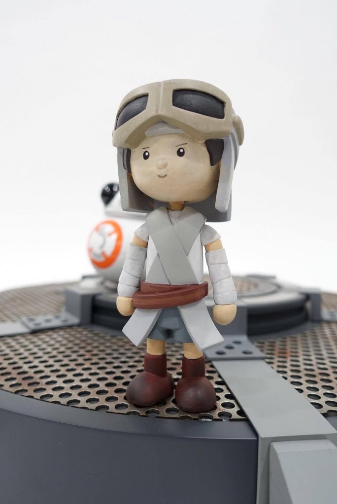 star-wars-force-awakens-ray-scavenger-resin-toy-by-carlos-cacho-wetworks-side-bb8