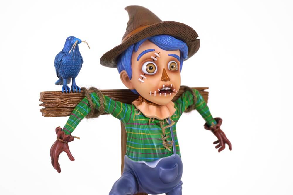 the-scarecrow-by-jim-mckenzie-x-toyqube-resin-sculpture