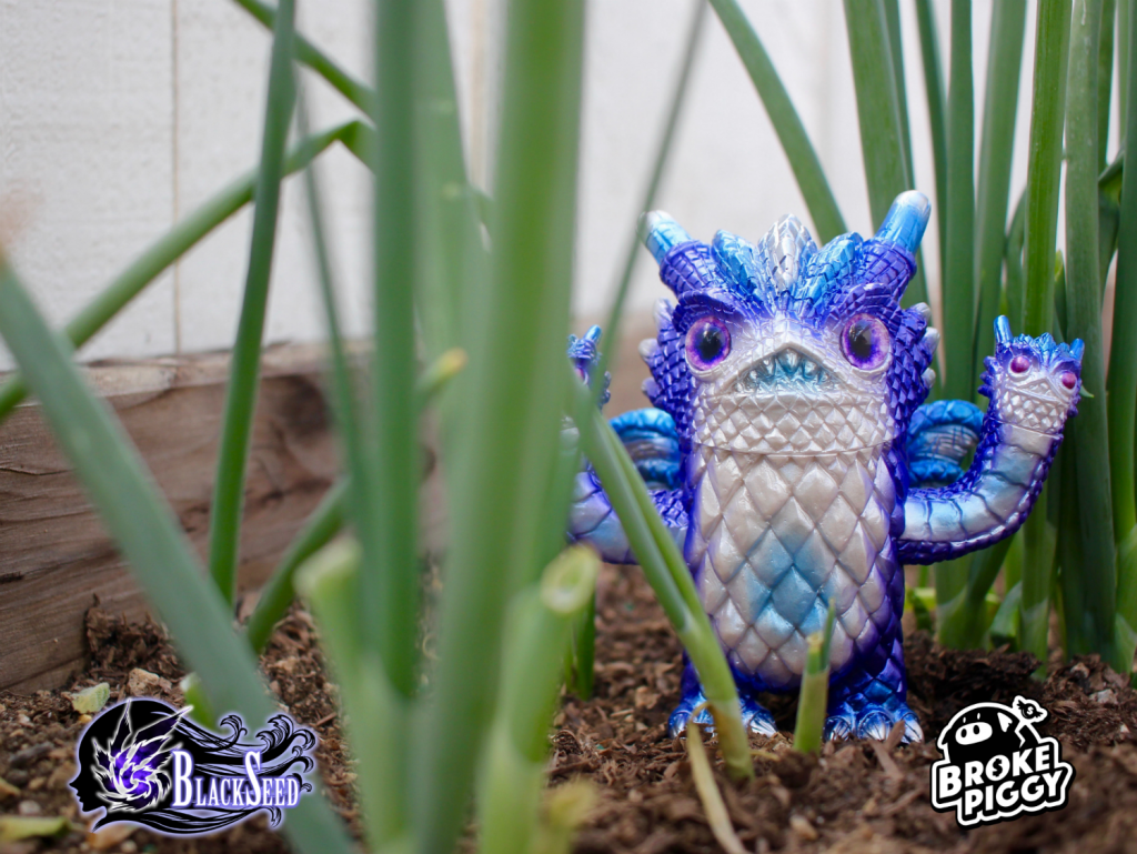 dcon-pineapple-monster-by-blackseed-toys-x-broke-piggy-exclusive