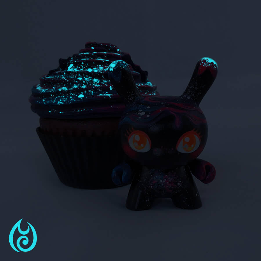 glow-in-the-dark-galaxy-delectables-dunny-by-mj-hsu-topping-dcon