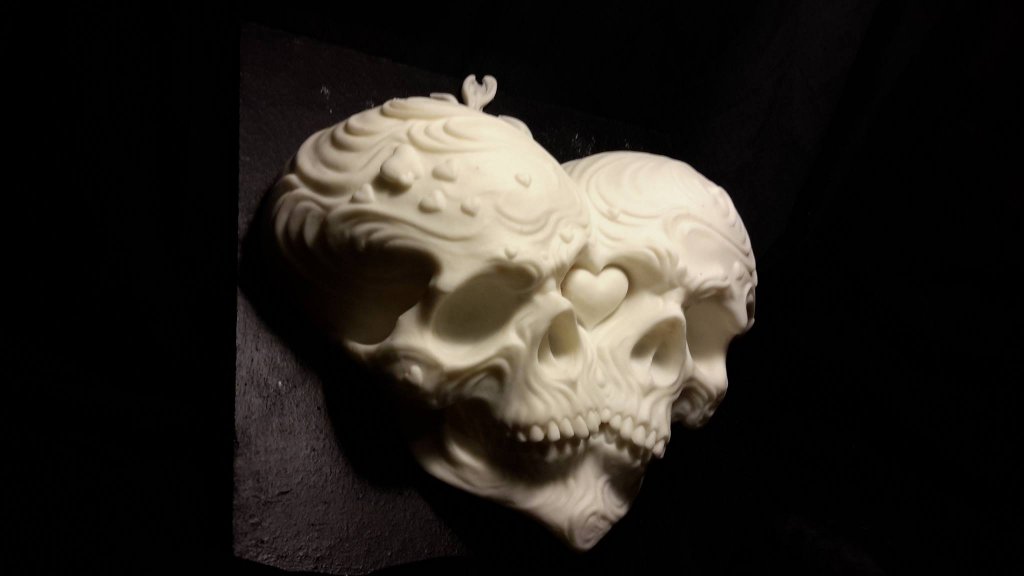 siamese-skull-by-lelia-painted-resin-side