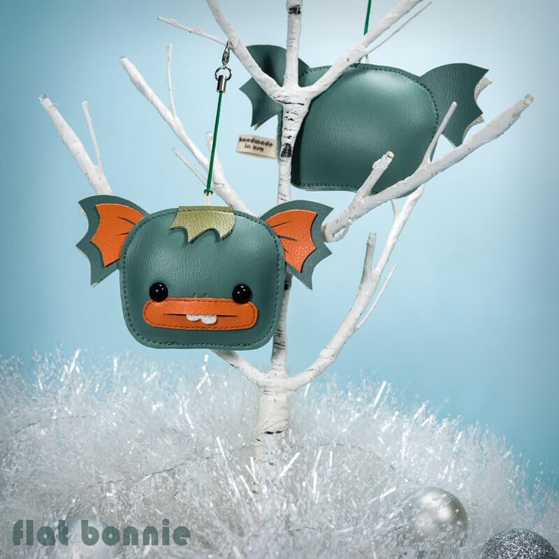 Flat-Bonnie-DesignerCon-Exclusive-Dobichan-Swamp-Monster-Ornament-Charm-A7s07682-800