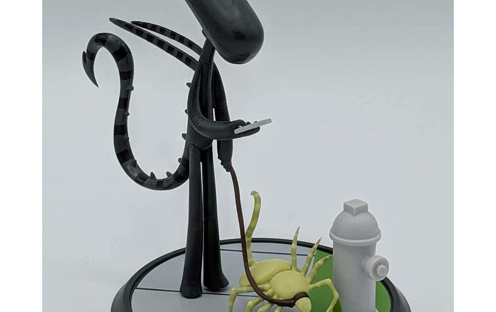 Alien Next Door Out For A Walk Jo3bot Artist Series Figure Loot Crate Exclusive 