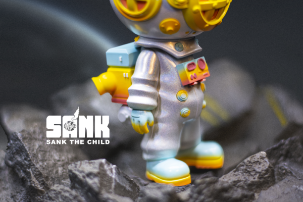 SANK TOYS IN STOCK: LE499 On the Way-Space Traveller-White Fantasy 